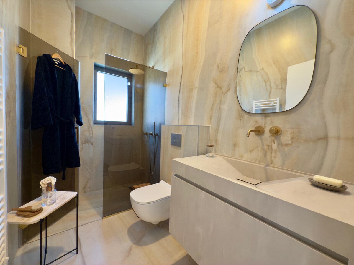 Master Suite bathroom · walk-in rain shower