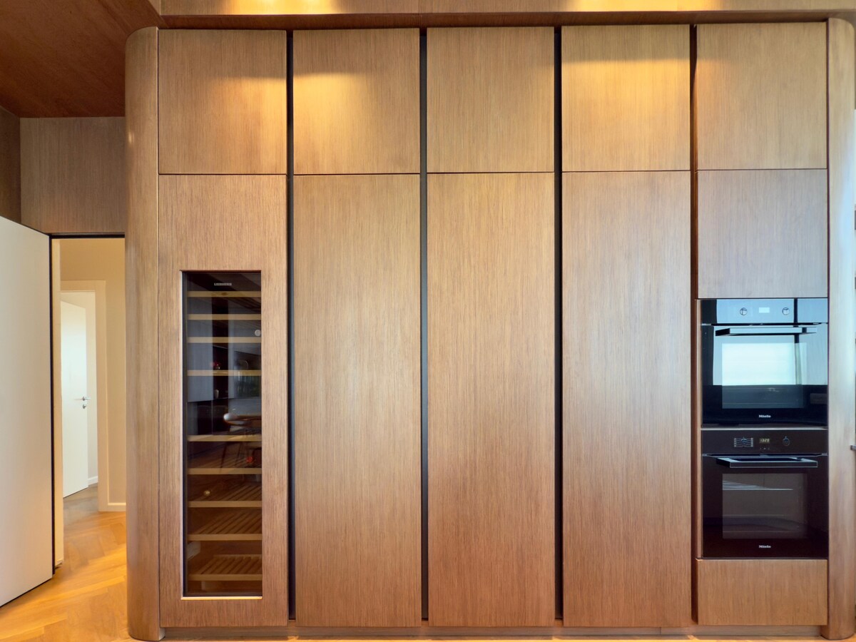 Full-height cabinetry and integrated appliances